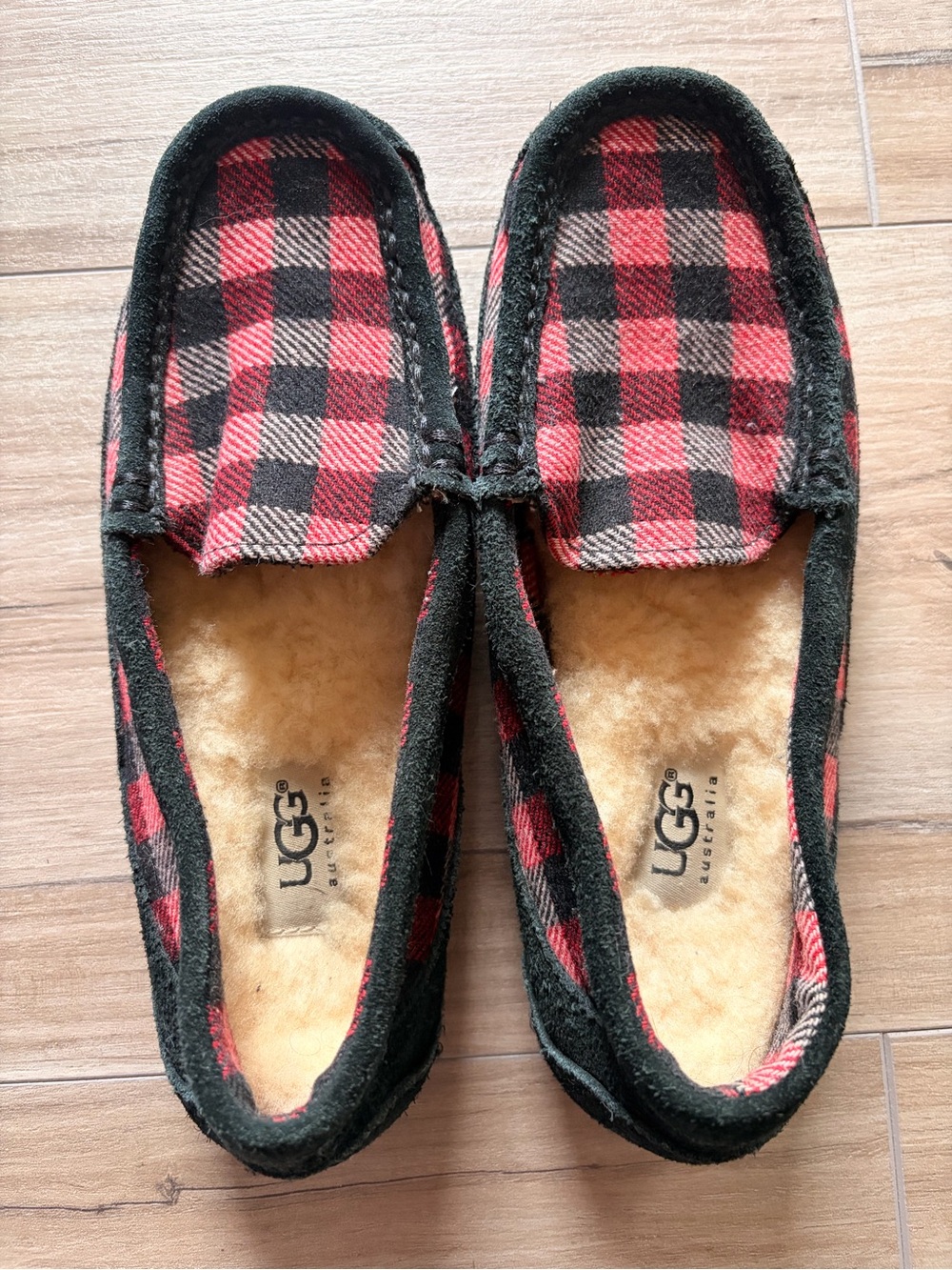 UGG Kids Plaid Slippers Youth Size 4 Buffalo Plaid